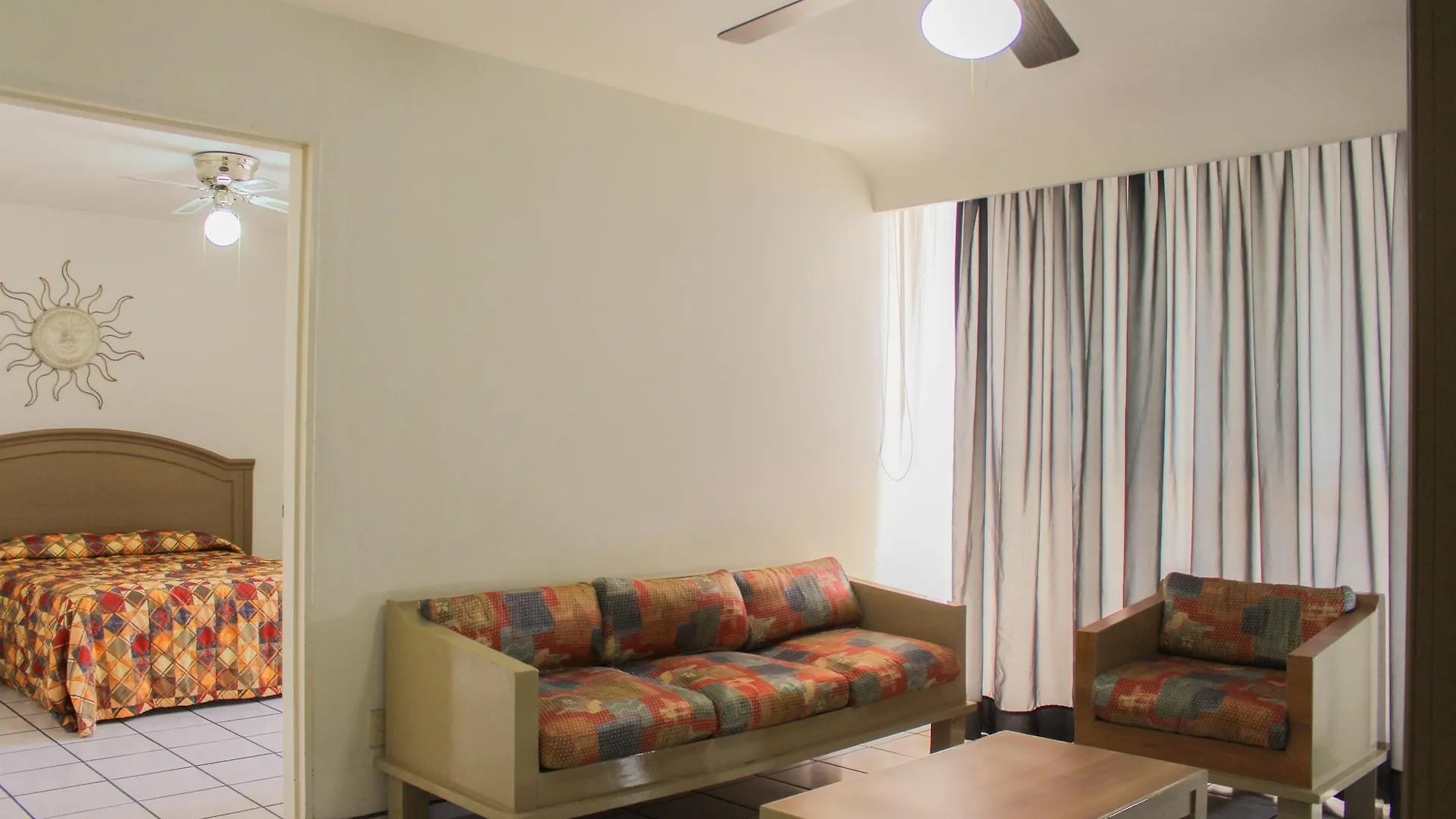 Aparthotel Suites Futura Guadalajara